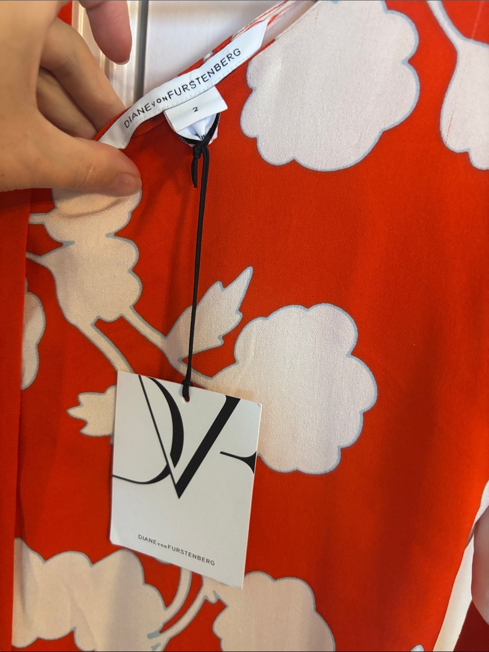 Diane Von Furstenberg Maja Two in Halo Buds Large Red - Picture 3 of 10